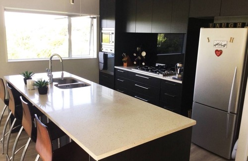 Hatfields Beach Casa | Hatfield Hideaway ( next to Orewa beach)