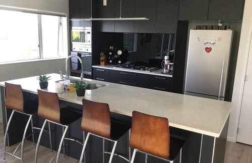 Hatfields Beach Casa | Hatfield Hideaway ( next to Orewa beach)