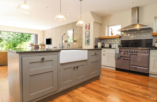 Shottery Cabaña | HATHAWAY LANE, with open fire in Stratford-Upon-Avon