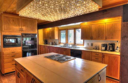 Dandridge Casa | Hatties Lake Retreat: Beautiful Lakeside Retreat in Dandridge Tennessee.