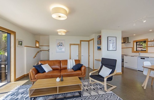 Stepneyville Casa | Haulashore Views - Nelson Waterfront Vacation Home