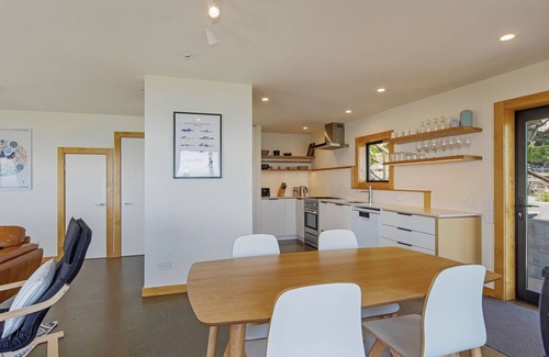 Stepneyville Casa | Haulashore Views - Nelson Waterfront Vacation Home
