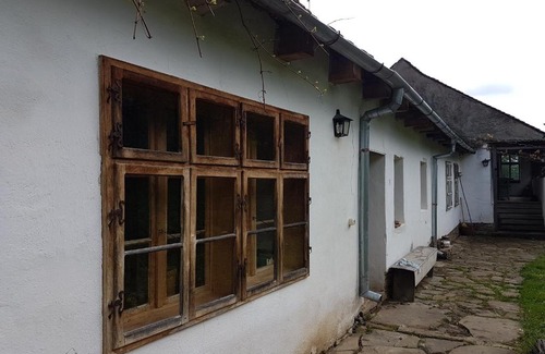 Bunesti Casa | Haus am Eck