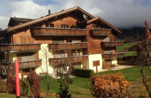 Klosters-Serneus Apartamento | Haus am Golfplatz