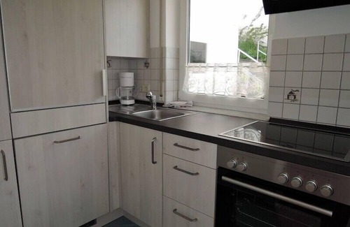 Bad Urach Apartamento | Haus Eisele Apartment 1, 45 m 2, con cama doble, sofá cama, TV, baño, cocina equipada, terraza solarium.