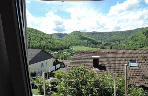Bad Urach Apartamento | Haus Eisele Apartment 1, 45 m 2, con cama doble, sofá cama, TV, baño, cocina equipada, terraza solarium.