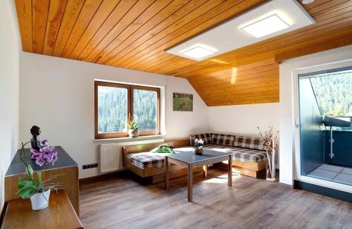 Bad Teinach-Zavelstein Apartamento | Haus Erika Ferienwohnung 2
