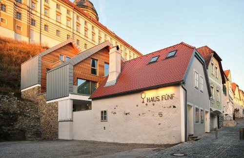 Melk Apartamento | Haus Fünf mit 2 Apartments und Studio-Loft mit Terrasse