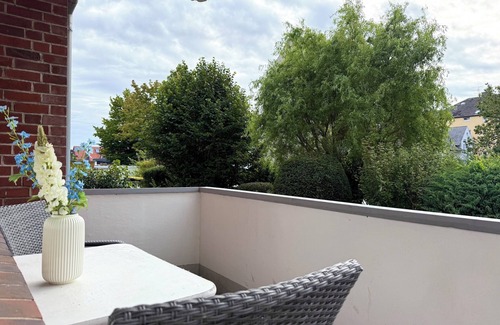 Doese Apartamento | Haus Jenina - Directly on the dyke, modern vacation apartment for up to 6 people