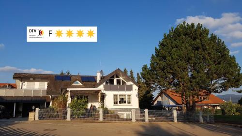 Ofterdingen Apartamento | Haus Lindengarten