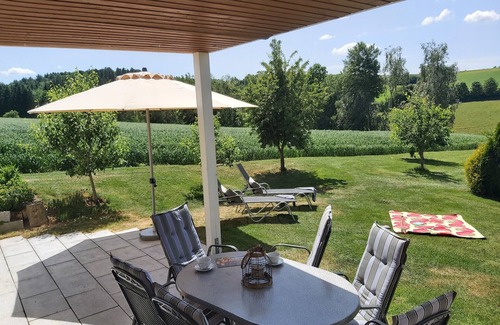 Neunburg vorm Wald Apartamento | Haus Maria mit Zwei Schlafzimmern und Terrasse