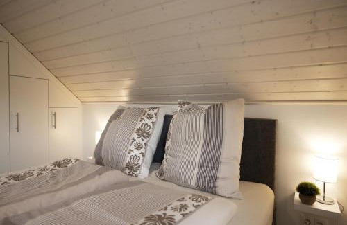 Nordhorn Casa | Haus Norwald - tolles Ferienhaus direkt am See für bis zu 4 Personen mit Sauna und Kaminofen - Haustiere herzlich willkommen