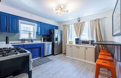 Evanston Apartamento | Haus Of Hues: MDRN Bright Peaceful Private Apt