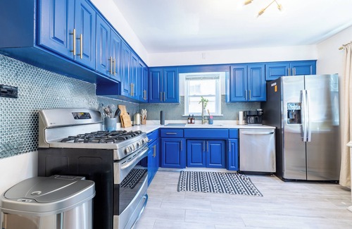 Evanston Apartamento | Haus Of Hues: MDRN Bright Peaceful Private Apt