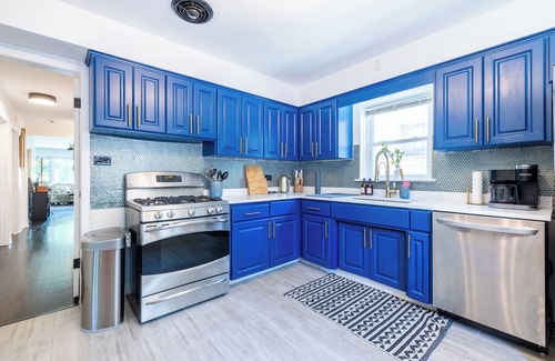 Evanston Apartamento | Haus Of Hues: MDRN Bright Peaceful Private Apt