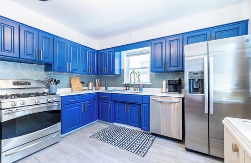 Evanston Apartamento | Haus Of Hues: MDRN Bright Peaceful Private Apt