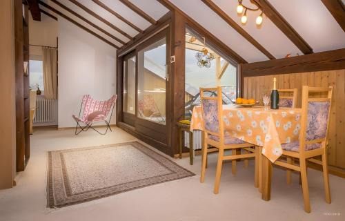 Untermunstertal Apartamento | Haus Palais