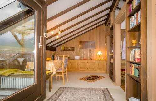 Untermunstertal Apartamento | Haus Palais