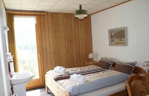 Kiental Cama Y Desayuno | Haus Schonegg BnB Paraíso alpino suizo