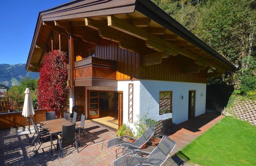 Zell am See Chalet De Esquí | Villa Thumersbach villa espaciosa con gran terraza y sauna, a 150 m del autob�s de esquí