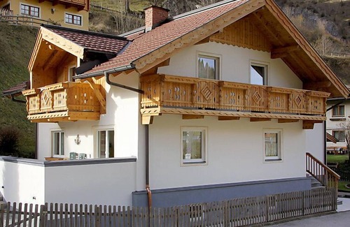 Grossarl Apartamento | Haus Toferer by Interhome