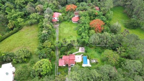 La Vega Province Casa | Haus unter Palmen