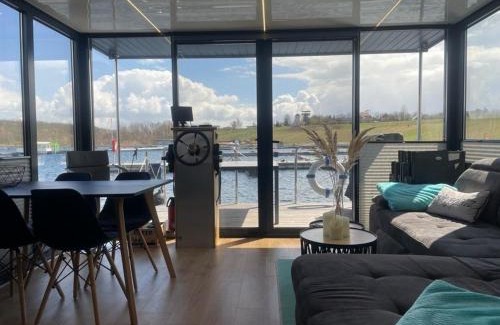 Braunsbedra Apartamento | Hausboot Schiff Für 4 Personen Ca 33 M Sup2 In Braunsbedra, Sachsen Anhalt Halle Saale Unstrut Region