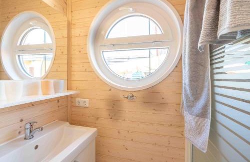 Barth Casa | Hausboot Smaragd mit großem Sonnendeck und inklusive Wäschepaketen