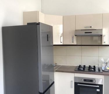 Carnoux-en-Provence Apartamento | Haut de maison entièrement rénové avec garage