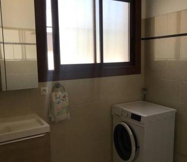 Carnoux-en-Provence Apartamento | Haut de maison entièrement rénové avec garage