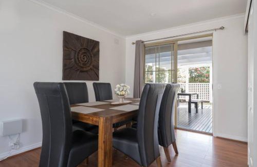 Frankston Casa | Havana Edge - Pet-friendly Garden Retreat near Beach