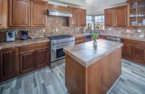 Lake Havasu City Casa | Havasu Oasis ~ Pool & Hot Tub! Sleeps 17! BOOK now for Summer & Fall!