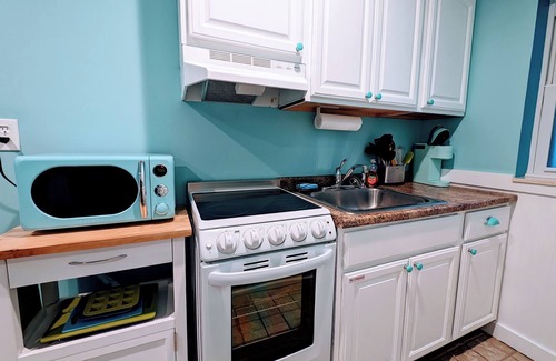 Wildwood Crest Condominio | Have a blast when you stay at this updated, but retro-themed, beach block studio