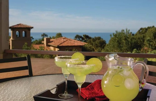 Newport Coast Condominio | Have a relaxing getaway along California's beautiful coast from 08/03-08/10!
