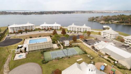 Conroe Casa | Have Family Fun Outdoors in this 2BD condo with onsite resort activities