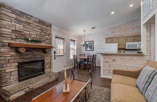 Conroe Apartamento | Have Family Fun Outdoors in this 2BD condo with onsite resort activities