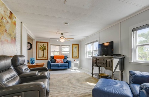 Key West Casa | Have It All! Pool, Canal to the Gulf, Tiki Hut & Huge Dock.