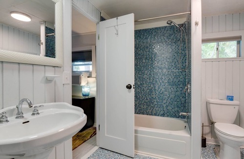Key West Casa | Have It All! Pool, Canal to the Gulf, Tiki Hut & Huge Dock.