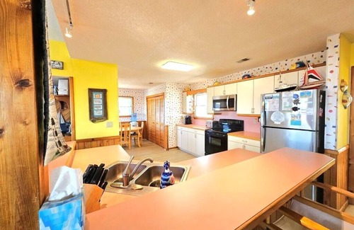 Monteray Shores Casa | Have Loads of Fun at Oceanside Cottage in Corolla! Start your vacation now!