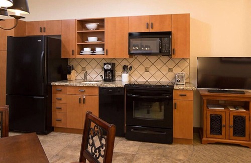 Cibola Vista Apartamento | Have the family enjoy a 3 story waterslide in a resort setting in this 2BD condo
