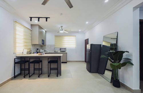 Sekondi-Takoradi Apartamento | HAVEN 2: Stylish 2BR with premium finishes, custom décor & stunning views.
