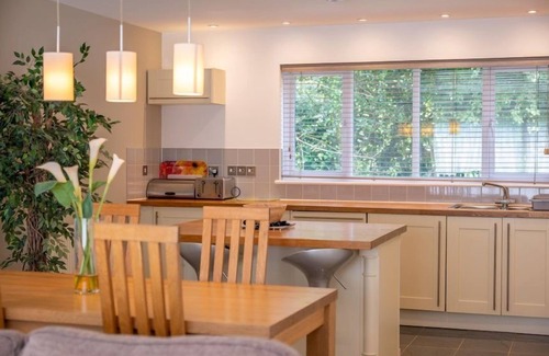 Carnon Downs Cabaña | Haven - 5 star self catering cottage