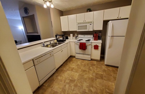 Fayetteville Condominio | Haven Away From Home Ideal For Long Term Stays