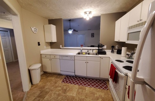 Fayetteville Condominio | Haven Away From Home Ideal For Long Term Stays