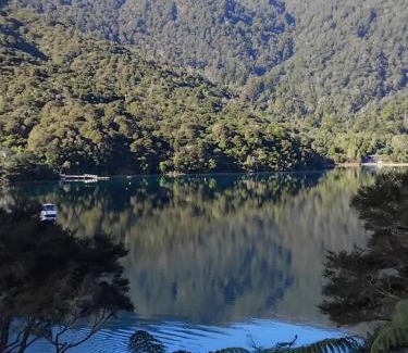 Endeavour Inlet Apartamento | Haven Cabin - No road access - just a boat ride away