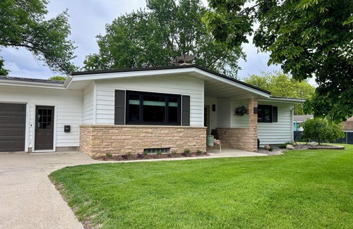 Albert Lea Casa | Haven & Hearth Comfort, Character, & Curation - Cul-de-Sac - Fireplaces + Patio