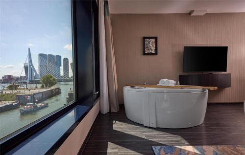 Stadsdriehoek Hotel | Haven Hotel Rotterdam, Curio Collection by Hilton