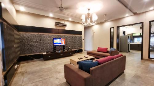 Lahore Casa | Haven Lodge - 5BR Luxury Retreat in DHA Phase 6