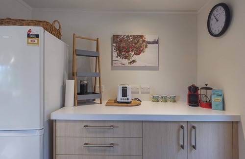 Nelson Casa | Haven View Cottage with Views over Nelson Marina and Haven Estuary
