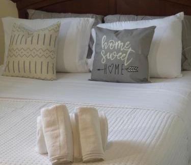 Sage Hill Apartamento | Haven YYC Guest Suite in Northwest Calgary
